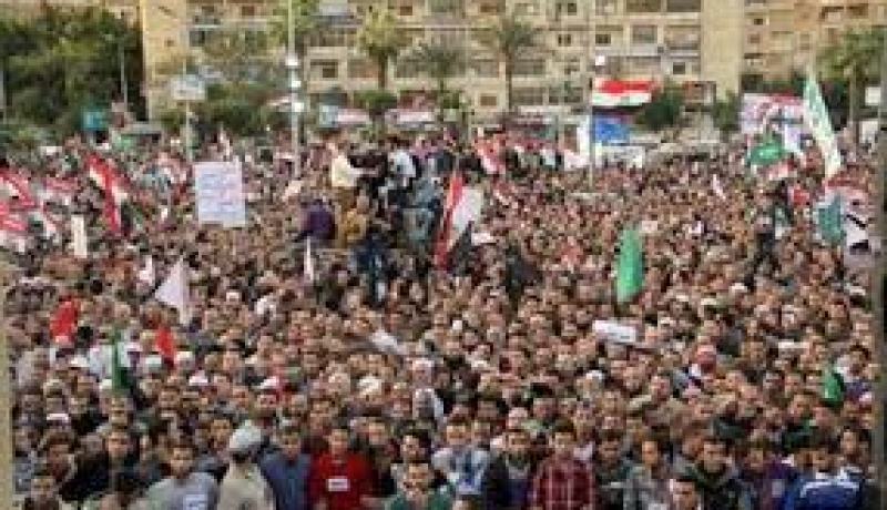 توافد آلاف المصريين إلى ميدان “رابعة العدوية” بشرق القاهرة للمشاركة في مليونية “الزحف”