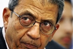 عمرو موسى يطالب الشعب المصري بالامتناع عن الصدام والعنف واحترام القوات المسلحة
