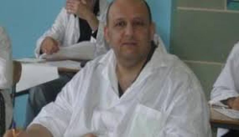 مختلس 3200 مليار يتبرع بالنقود للفقراء وابنه سيصبح قاضيا لاخراجه من السجن