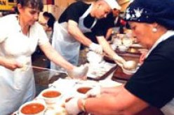 جمعيات من اجل إفطار المسنين في جو عائلي في رمضان