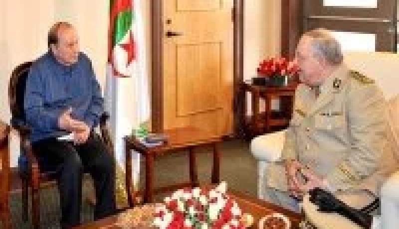 الرئيس عبد العزيز بوتفليقة يستقبل نائب وزير الدفاع قايد صالح