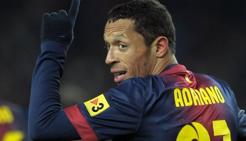 نادي برشلونة يمدد عقد لاعبه البرازيلي أدريانو الى غاية 2017