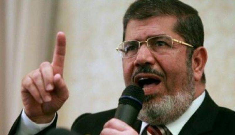 مرسي يقول للشعب المصري  إصبروا فالمجلس العسكري يساومني على مغادرتكم للميادين
