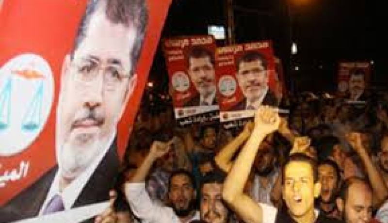 مظاهرة حاشدة تأييدا للرئيس المصري محمد مرسي شمال القاهرة