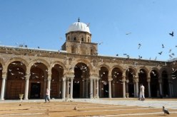إمام جامع الزيتونة يتهم وزارة الشؤون الدينية التونسية بالتضييق عليه