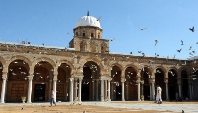 إمام جامع الزيتونة يتهم وزارة الشؤون الدينية التونسية بالتضييق عليه