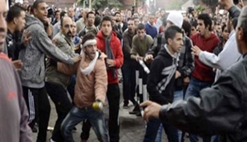 15 جريحا في صدامات بين طلبة مؤيدين و معارضين لفتح مفاوضات مع الانفصاليين الاكراد في جامعة أنقرة