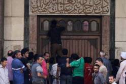 تبادل إطلاق النار بين قوات الشرطة وأنصار الاخوان المسلمين من مسجد الفتح بالقاهرة