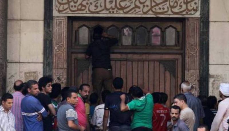 تبادل إطلاق النار بين قوات الشرطة وأنصار الاخوان المسلمين من مسجد الفتح بالقاهرة