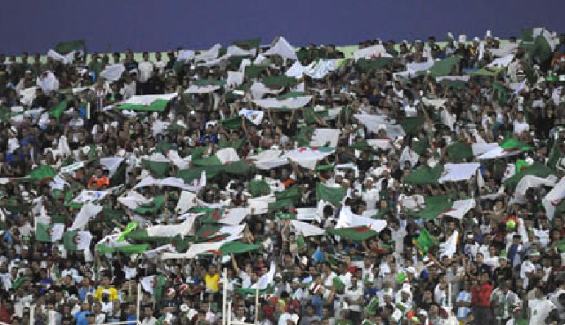 2000 تذكرة لانصار المنتخب الوطني و الفاف تمنحها مجانا