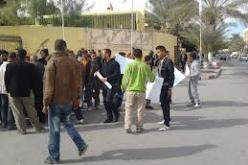 سكان بلدية أقوني قغران بتيزي وزو يغلقون مقر البلدية إحتجاجا على وقف أشغال ترميم مقبرة للشهداء