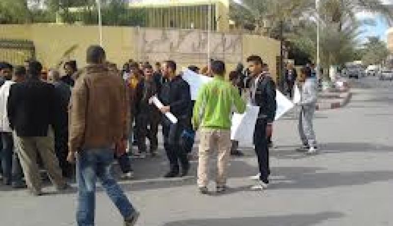 سكان بلدية أقوني قغران بتيزي وزو يغلقون مقر البلدية إحتجاجا على وقف أشغال ترميم مقبرة للشهداء