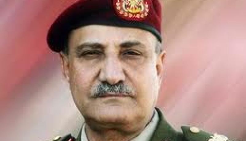 وزير الدفاع اليمني يأمر بالإسراع في التحقيق في الإشتباكات المسلحة حول دار الرئاسة