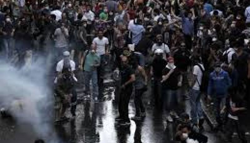 جرح ثلاثة عناصر أمن ومدني في احتجاجات بجنوب تركيا