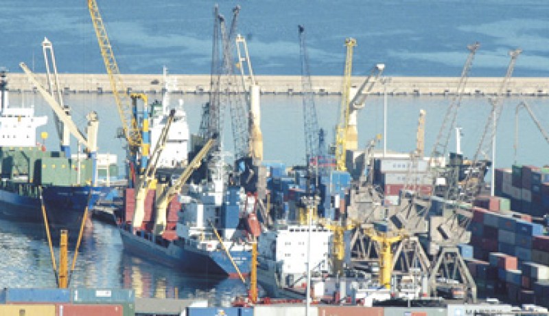 الفرقاطة الفرنسية سركوف 711 F ترسو بميناء الجزائر في إطار تمرين الماد-13