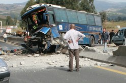 إصابة 10 أشخاص بجروح في حادث اصطدام بين حافلة و شاحنة بتابلاط