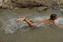 العثور على جثة مراهق مرمية في بركة مياة بالبويرة