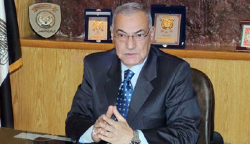 أمن السويس يضبط قنبلة قبل تفجيرها بأحد الشوارع التجارية