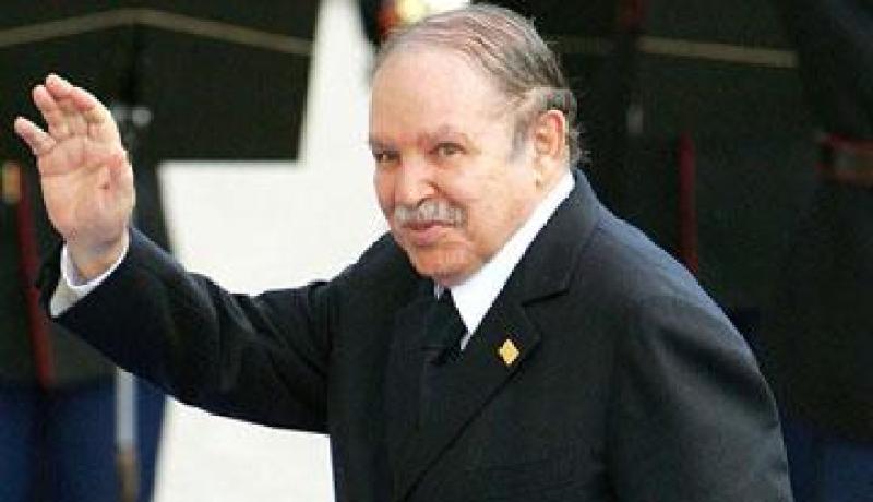 هولاند يصرح أن الرئيس عبد العزيز بوتفليقة يواصل فترة النقاهة في باريس