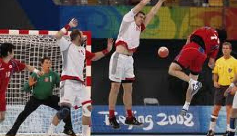 المدرب الجزائري رشيد الشراحي لنادي السالمية الكويتي لكرة اليد