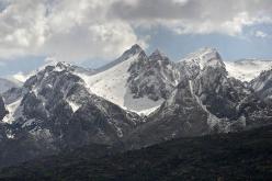 تساقط الكميات الأولى من الثلوج على مرتفعات جرجرة و الأطلس البليدي