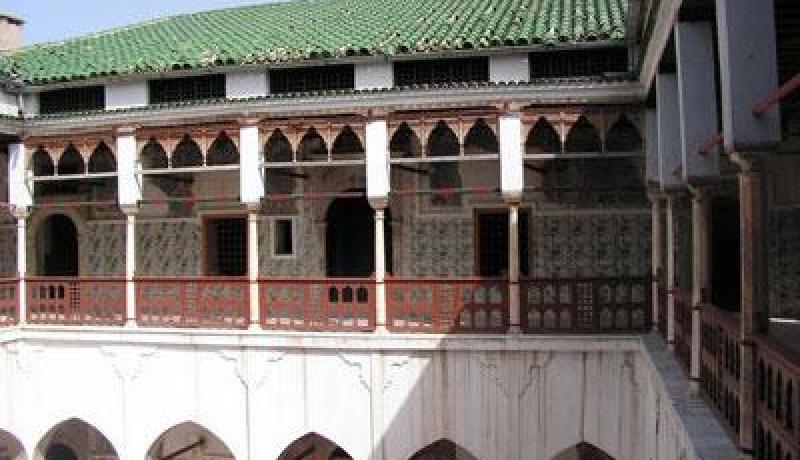 ترميم الجدارية متعددة الزخارف بقصر أحمد باي في قسنطينة  شهر سبتمبر