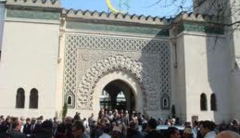 مسلمون غيروا دينهم يطلقون مجلسا لمسلمي فرنسا السابقين