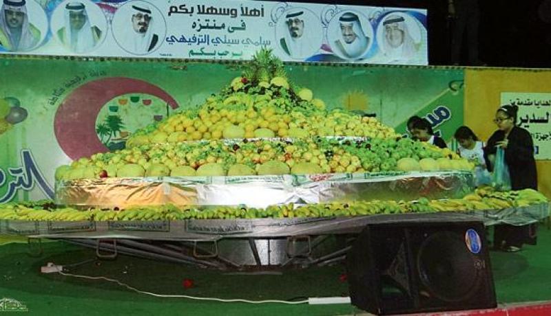 السعودية تعرض أكبر سلة فواكه