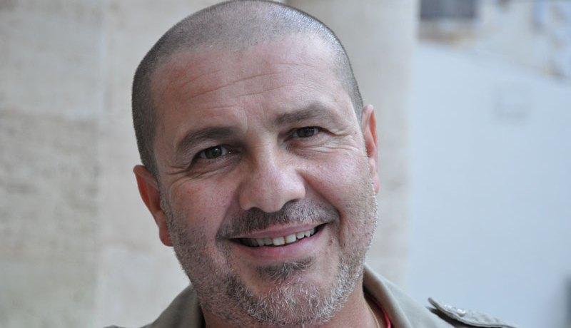 وفاة الفنان السوري نضال سيجري عن عمر يناهز 48 سنة
