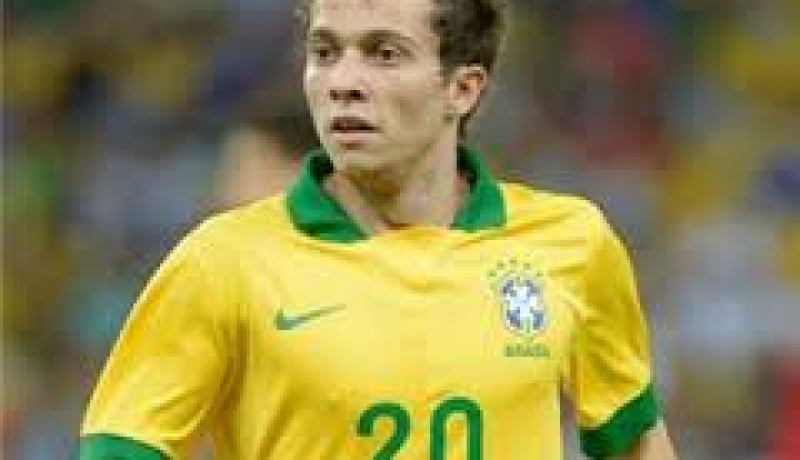 توتنهام وليفربول يتنافسان على الجناح البرازيلي برنارد