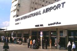 آلاف الأجانب يغادرون مصر قبل انتهاء مهلة الجيش