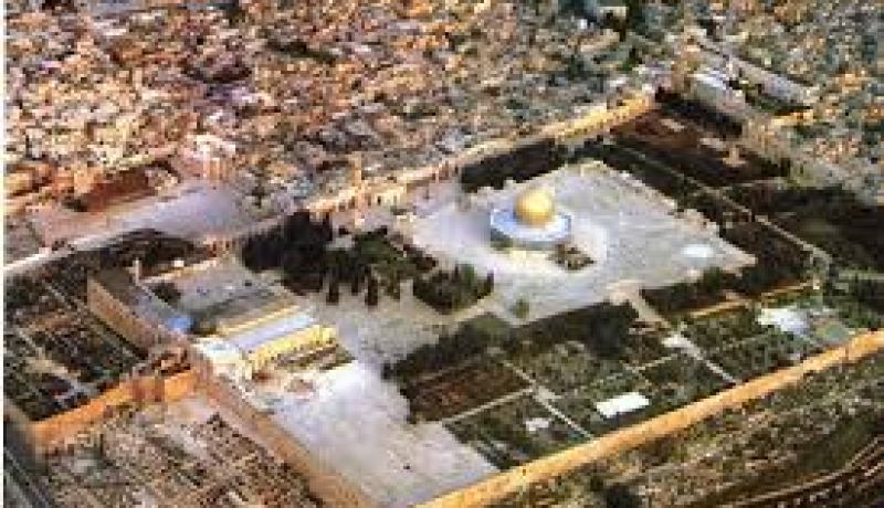 مئات المستوطنين اليهود يقتحمون  المسجد الاقصى