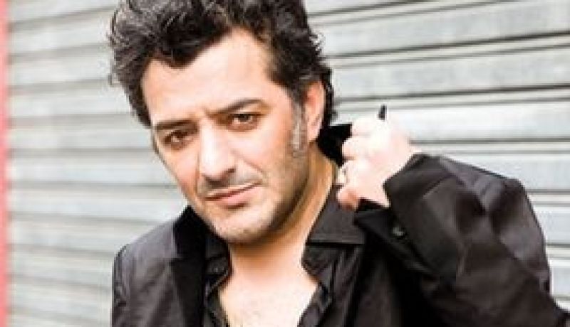 الفنان رشيد طاهة يشجب المقاطعة الإعلامية لألبومه في فرنسا