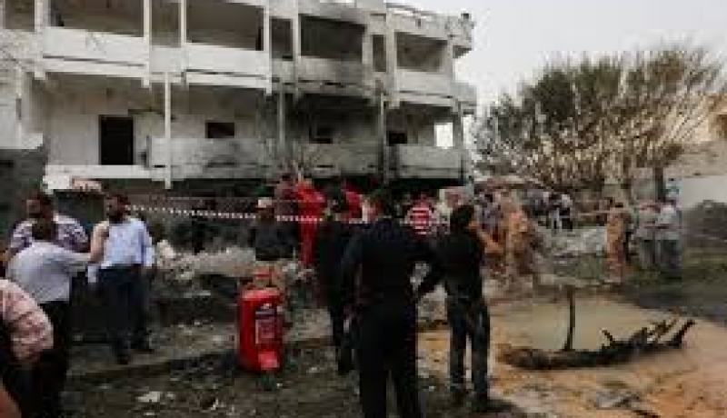 فرنسا تعد بمحاسبة المسؤولين عن الهجوم الذي تعرضت له سفارتها في ليبيا