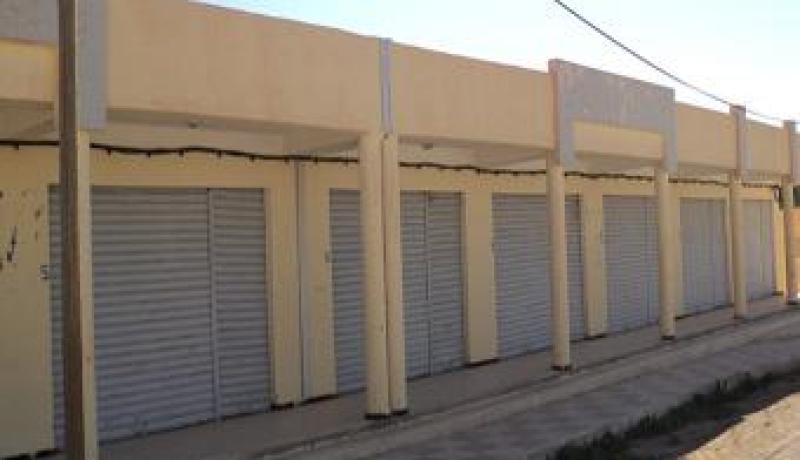 سلال يشرف على عملية تسليم قرارات الاستفادة من محلات تجارية ايجارية بوهران