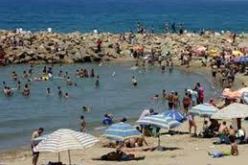 2 مليون جزائري يتوجهون يوميا إلى شواطئ البحر