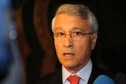 شكيب خليل يؤكد أنه لم يتلقى أي مذكرة توقيف دولية من قبل القضاء الجزائري