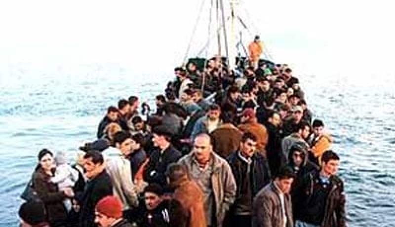 توقيف 15 مهاجرا سريا بعرض البحر بمستغانم