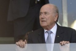 بلاتر يعتبر إقامة نهائيات كأس العالم 2022 في فصل الصيف “مستحيلة”