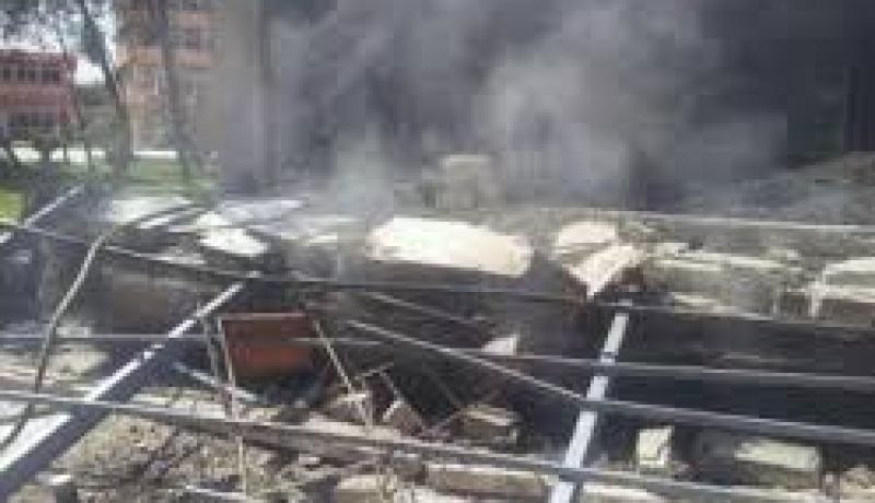 حريق ضخم في منطقة تجارية بدمشق يثير الذعر لدى السكان