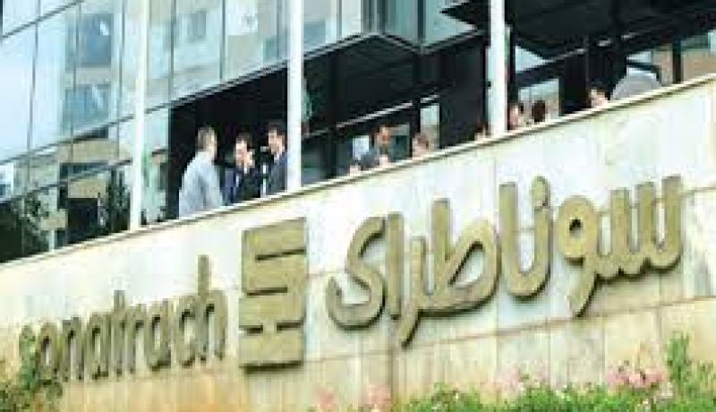 اكثر من 150 بطال ينصبون خيما بمحطة الضخ التابعة لسونطراك في الوادي