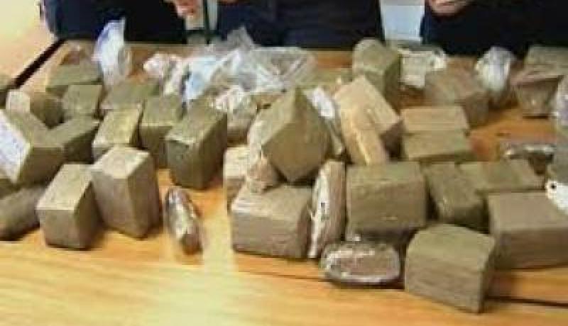 توقيف شخصين وحجز قرابة 25 كلغ من الكيف المعالج بمستغانم