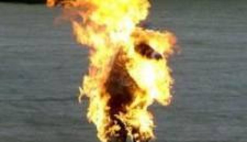 شاب يتسلل  داخل مقر الشرطة و يضرم النار على جسده في خنشلة