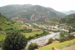 التحاق تلاميذ مقطع الازرق بحمام ملوان لمدارسهم بعد الانتهاء من ترميمها بسبب تعرضها لتشققات اثر الزلزال