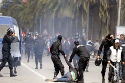 الشرطة التونسية تطلق الغاز المسيل للدموع على المتظاهرين