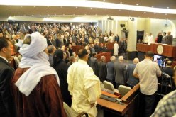 قانونيون يقترحون مراجعة النصوص المنظمة للعلاقة بين الحكومة والبرلمان