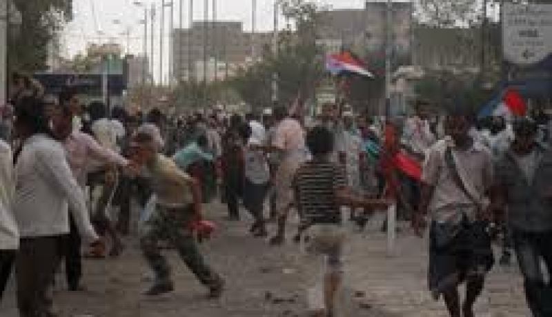مصرع وإصابة 12 جنديا في اشتباكات بين جنود وقوات الحرس الرئاسي باليمن