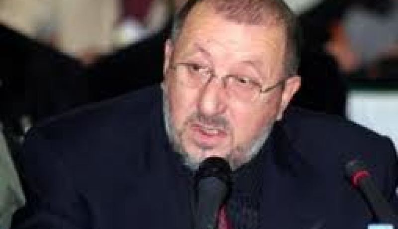 الاتحاد العام للعمال ينظم سوقا تجارية بمقره