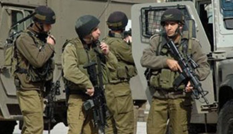 إسرائيل تسلم 8 أسر فلسطينية بقرية غرب رام الله قرارات بهدم منازلهم