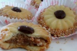 رغم إنتشار محلات بيع الحلاويات عائلات جزائرية تتمسك بتقاليد الأجداد